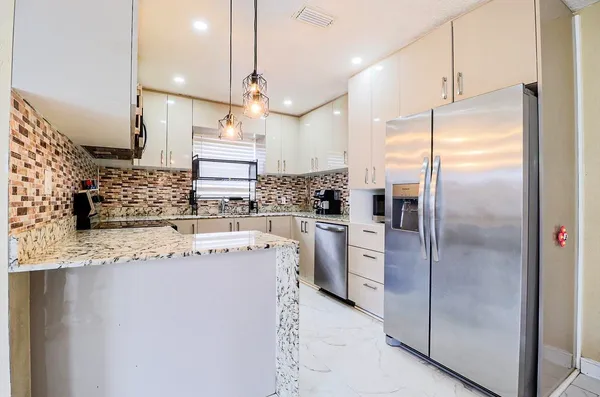 $370,000 | 219 Northeast 6th Avenue, Boynton Beach, FL 33435
