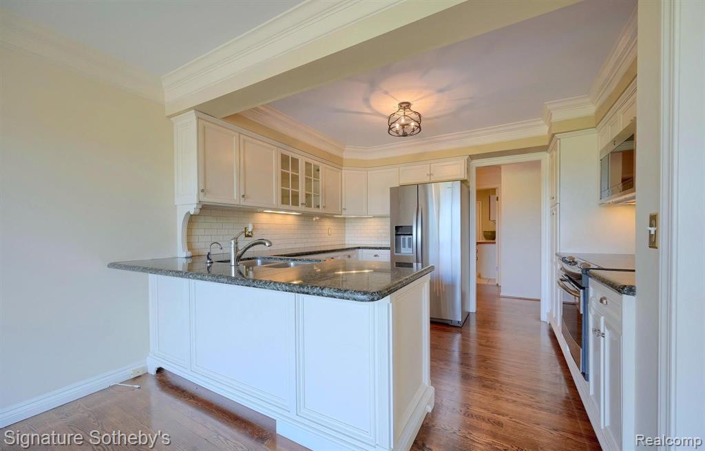 1875 Pine Ridge Lane Bloomfield Hills, MI 48302 - Photo 12 of 40