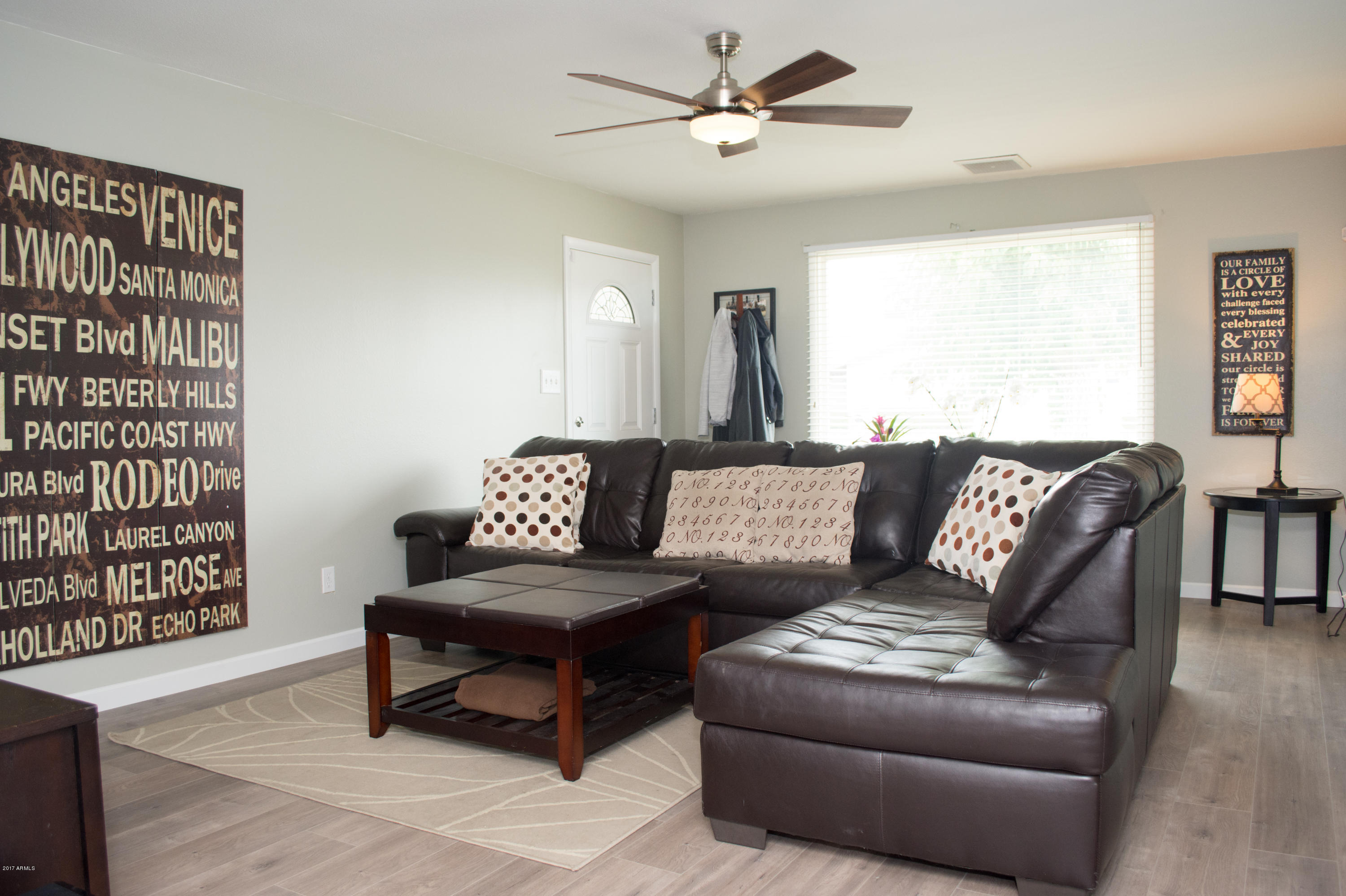 1710 West Griswold Road Phoenix, AZ 85021 - Photo 3 of 24 Family Room 1