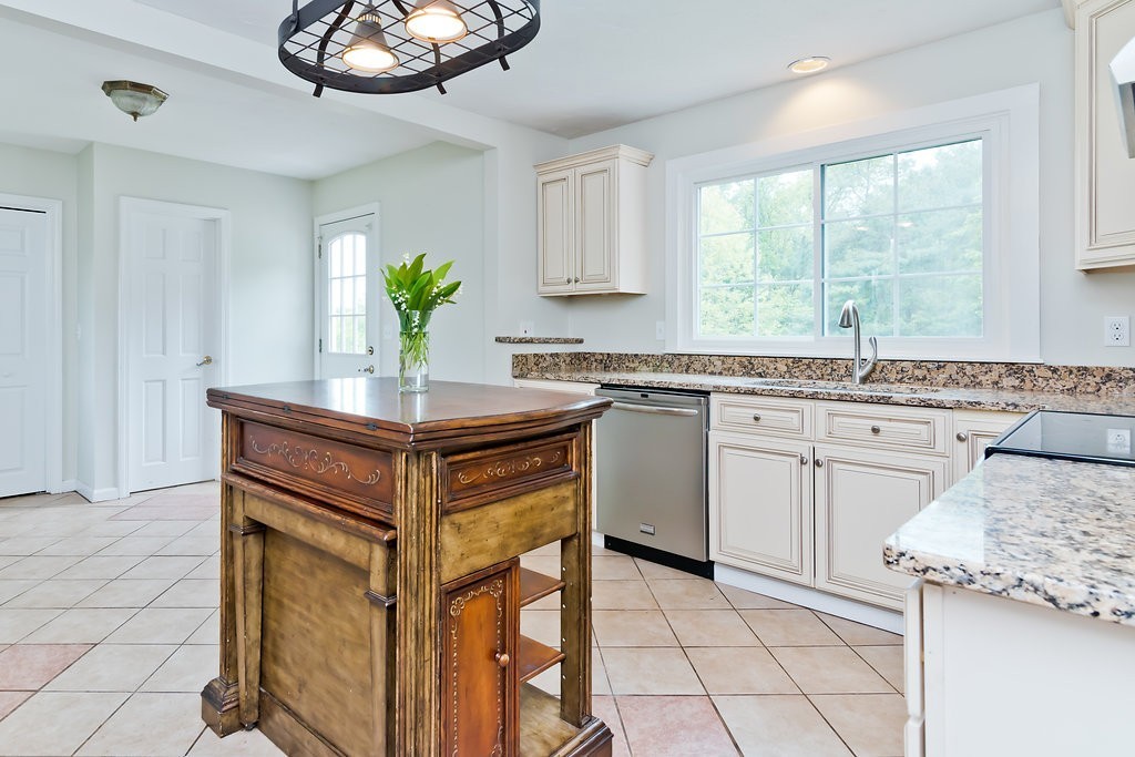 65 Wyman Road Groton, MA 01450 - Photo 5 of 30 Gallery Image 5