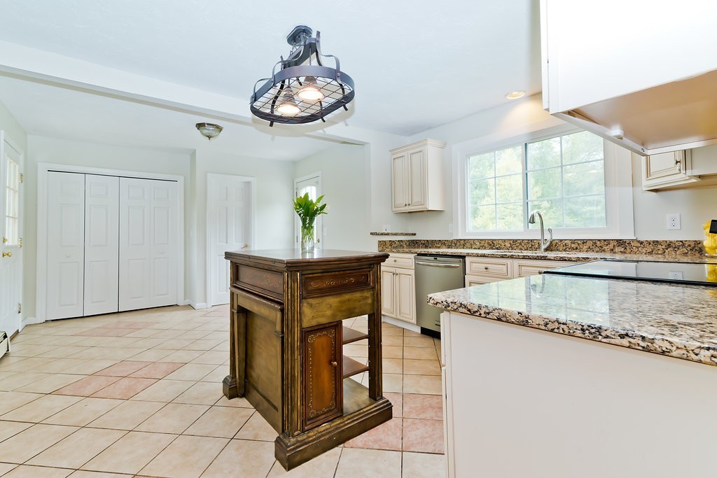 65 Wyman Road Groton, MA 01450 - Photo 6 of 30 Gallery Image 6