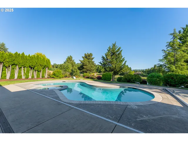a view of outdoor space yard and porch