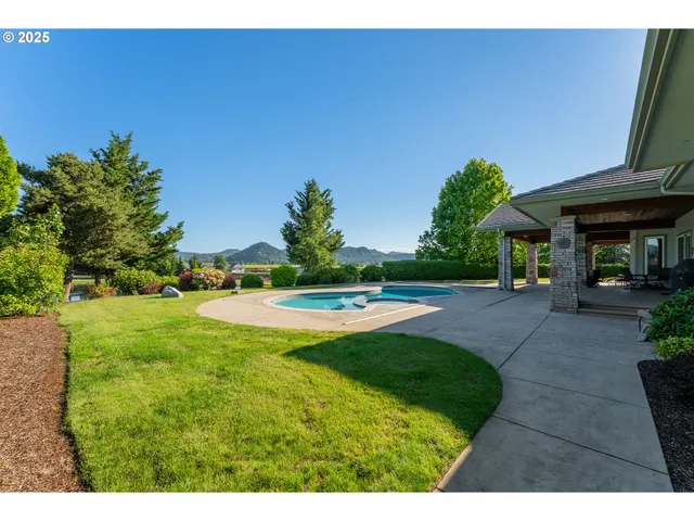 a view of an outdoor space and a yard