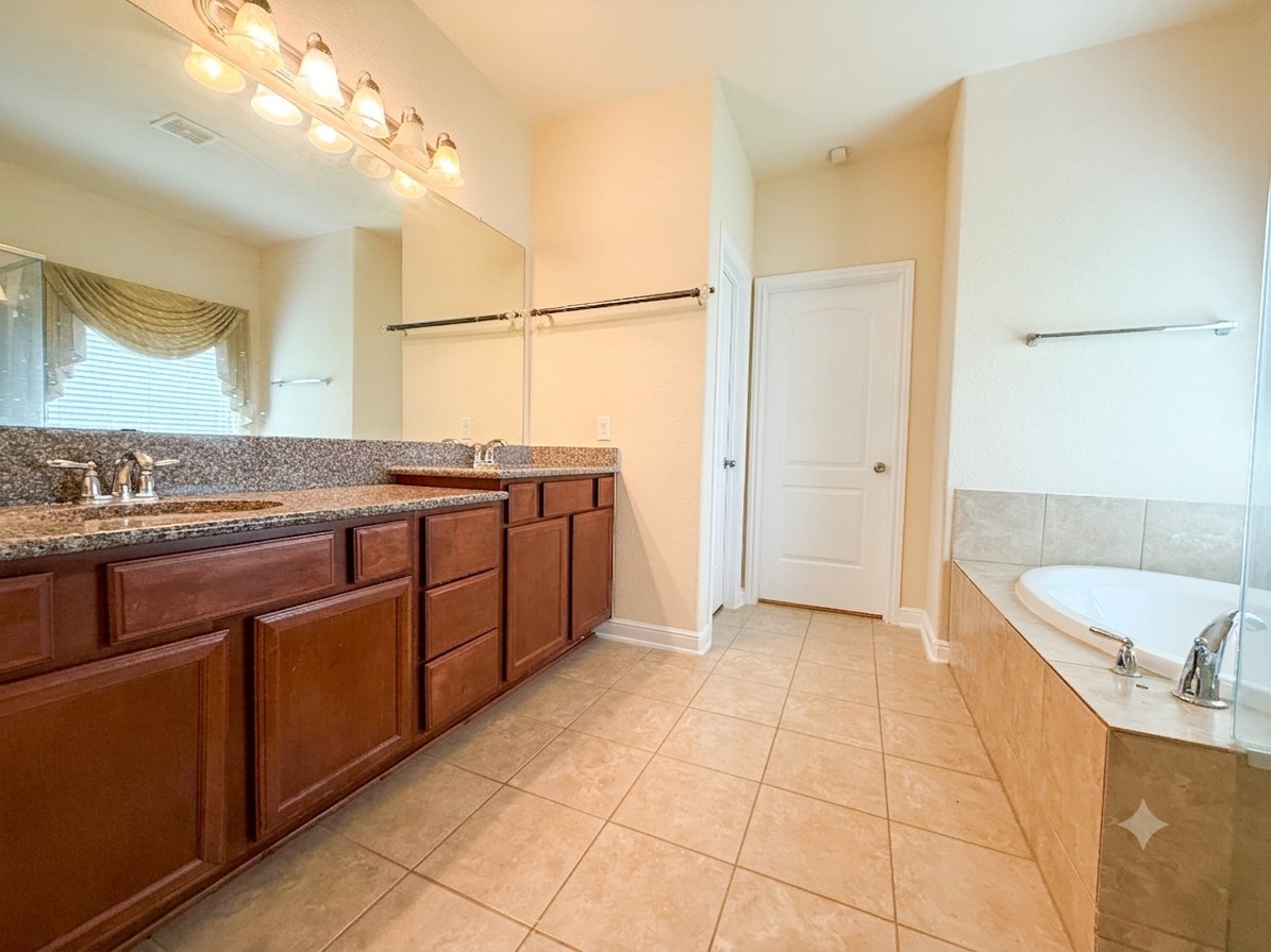 2818 Krenek Court Rosenberg, TX 77471 - Photo 12 of 21 Primary Bathroom