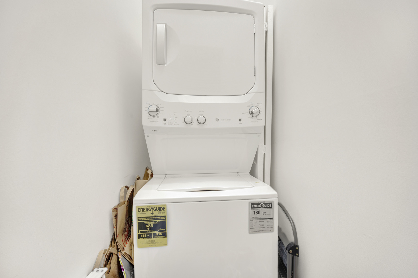 3932 North Sheridan Road, Unit 2 Chicago, IL 60613 - Photo 7 of 9 a utility room with dryer and washer