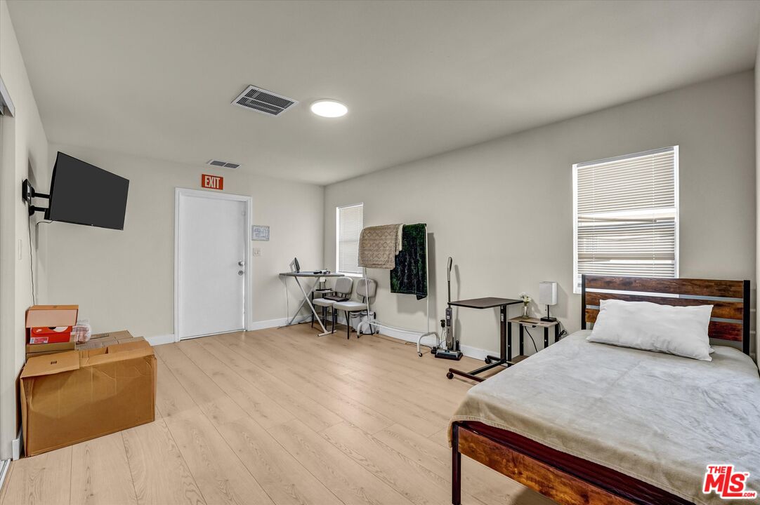 10353 Rincon Avenue Pacoima, CA 91331 - Photo 21 of 38 Gallery Image 21