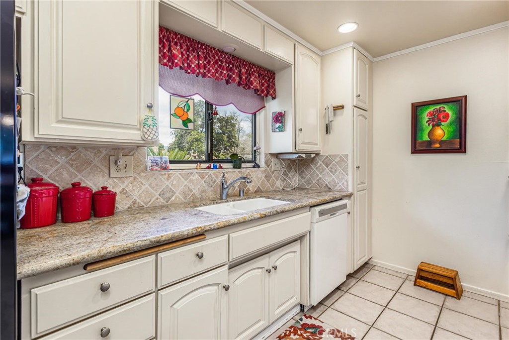 143 Walnut Avenue Redlands, CA 92373 - Photo 18 of 34