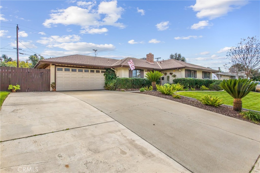 143 Walnut Avenue Redlands, CA 92373 - Photo 4 of 34