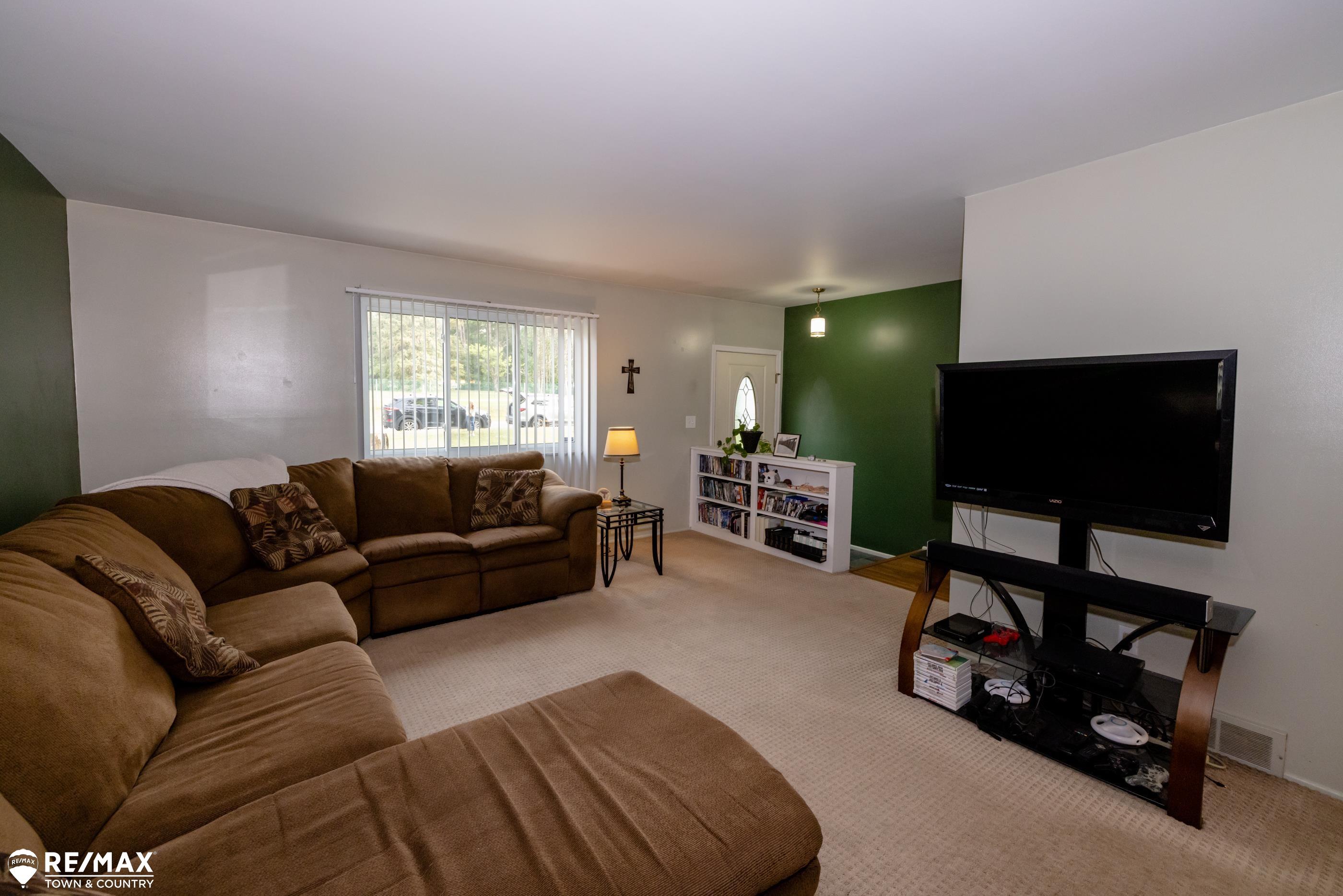 9210 Carpenter Road Flushing, MI 48433 - Photo 7 of 36