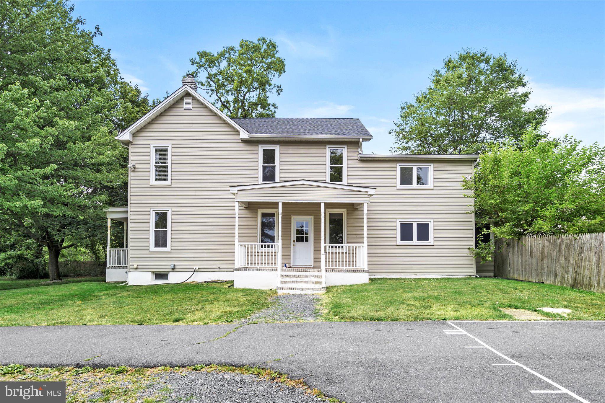 261 Dutch Neck Road Hightstown, NJ 08520 - Photo 2 of 29