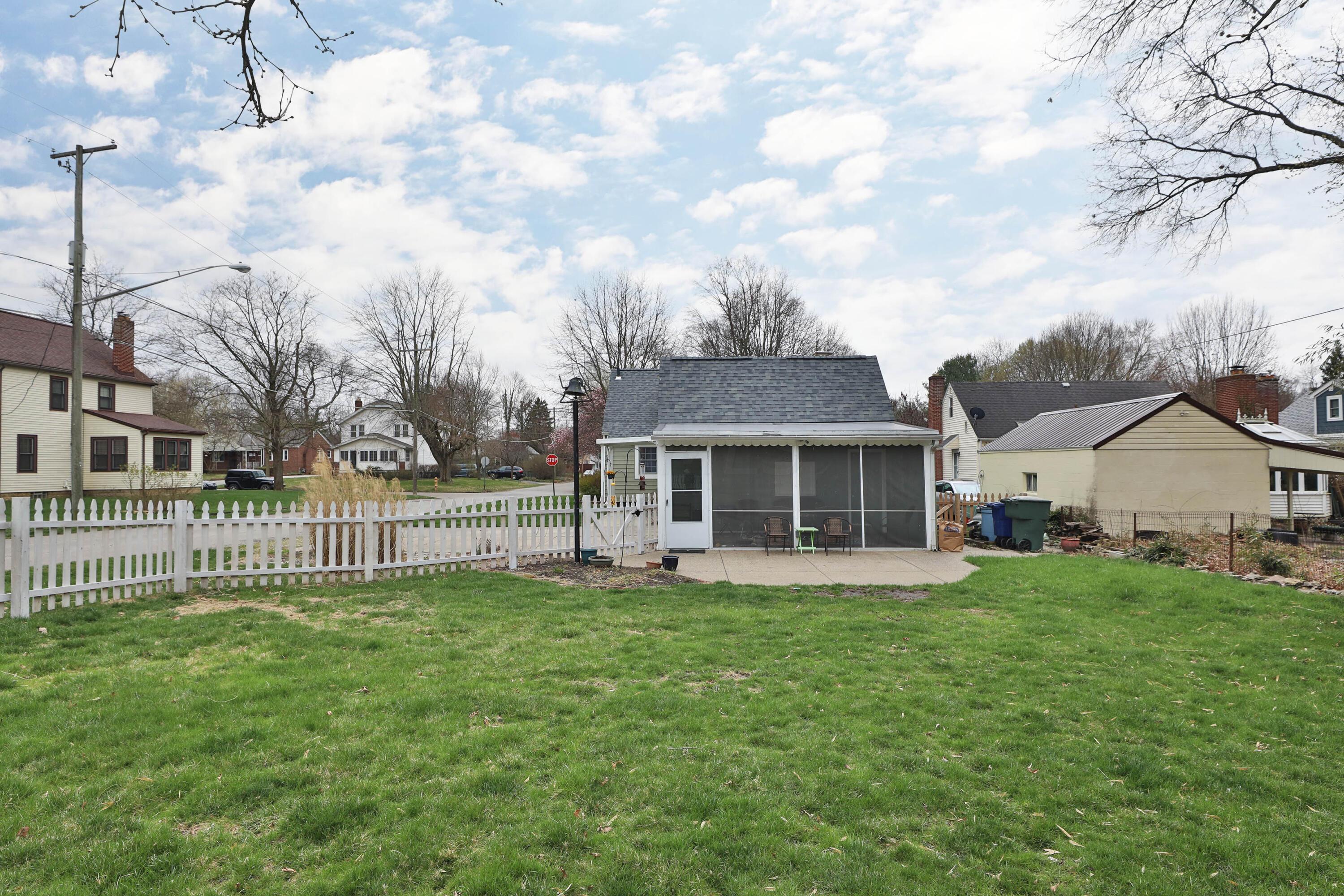 390 East Beaumont Road Columbus, OH 43214 - Photo 49 of 52 Yard
