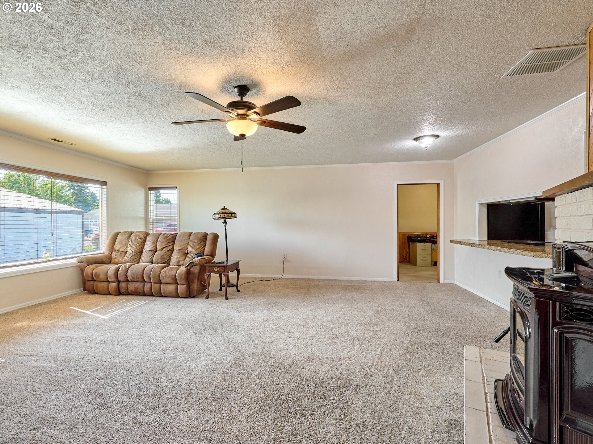 14653 Ottaway Road Northeast Aurora, OR 97002 - Photo 5 of 28 Living Room
