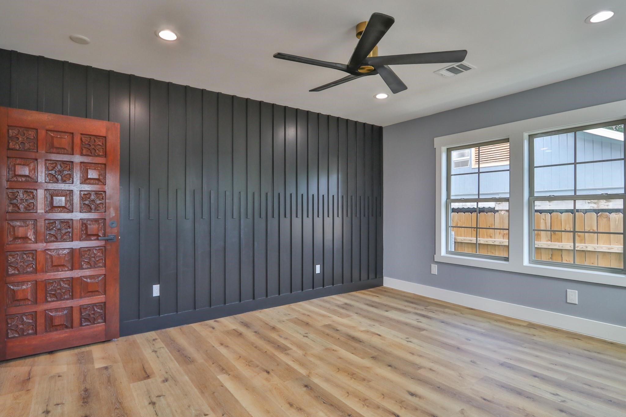 601 Cottage Street Houston, TX 77009 - Photo 10 of 48 Another view of this gorgeous office space. Custom wall adds a luxurious touch.