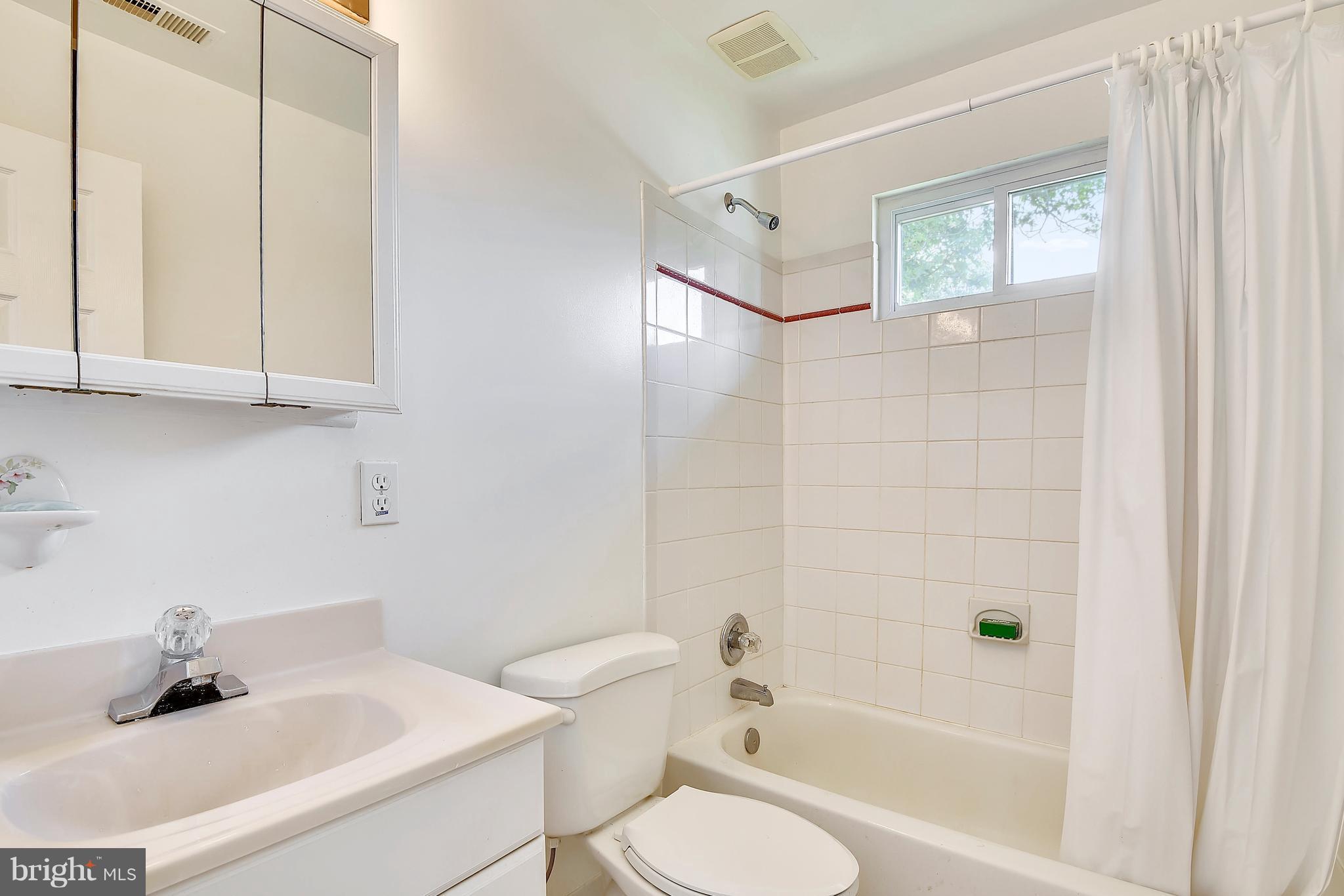 1523 Robinson Road Shady Side, MD 20764 - Photo 8 of 28 Bath