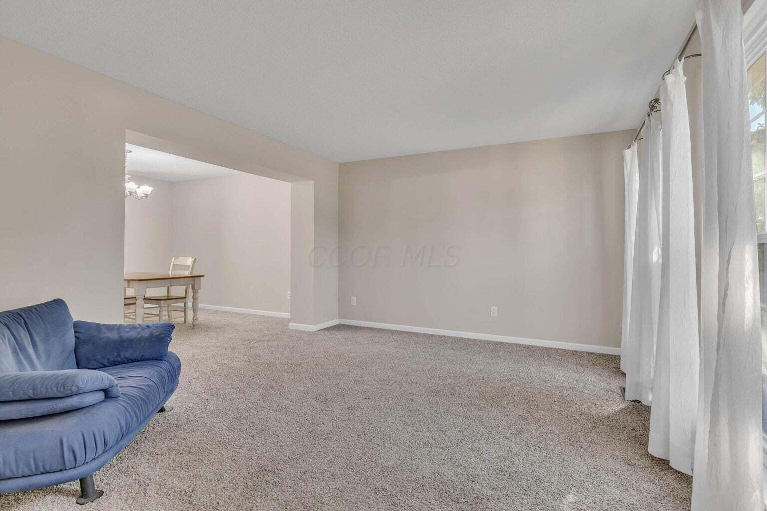 2265 Reeves Avenue Lewis Center, OH 43035 - Photo 5 of 25 Living room