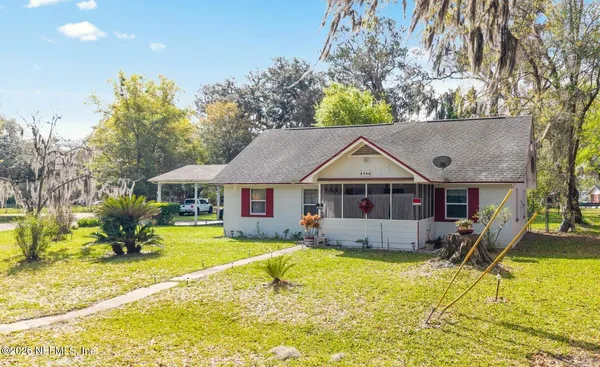 a view of a house with a yard