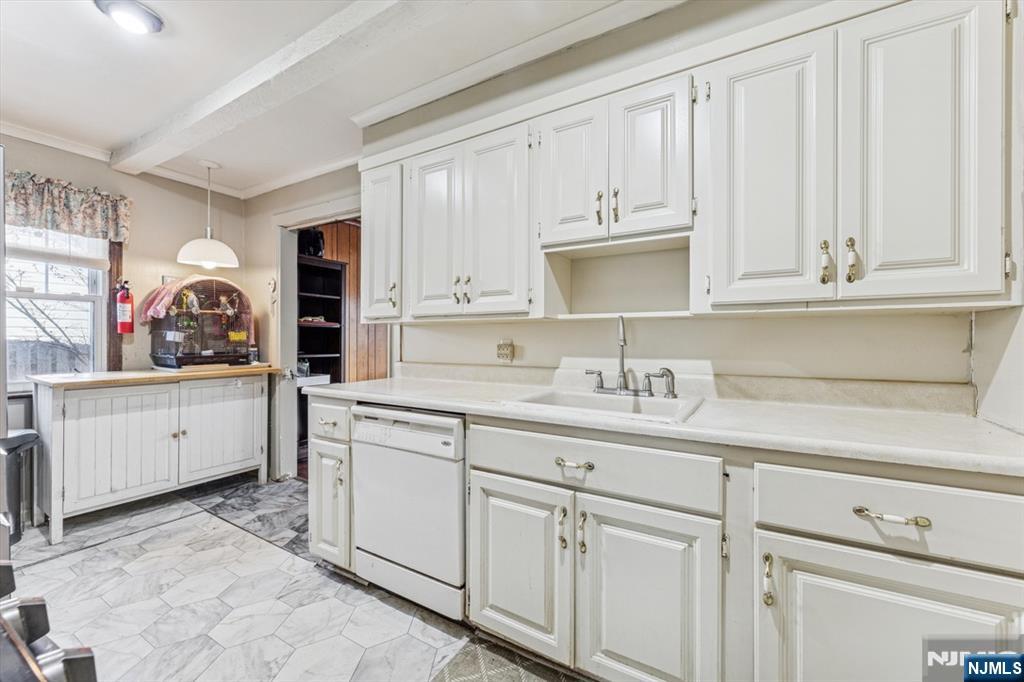 39-02 Taylor Road Fair Lawn, NJ 07410 - Photo 8 of 32