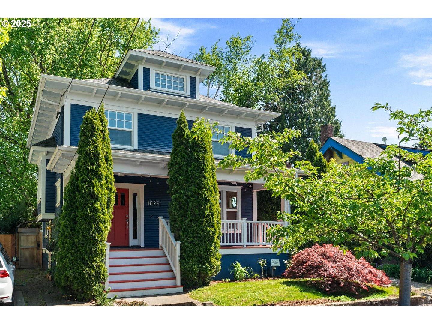 1626 Southeast 35th Avenue Portland, OR 97214 - Photo 2 of 40 a front view of a house with a garden