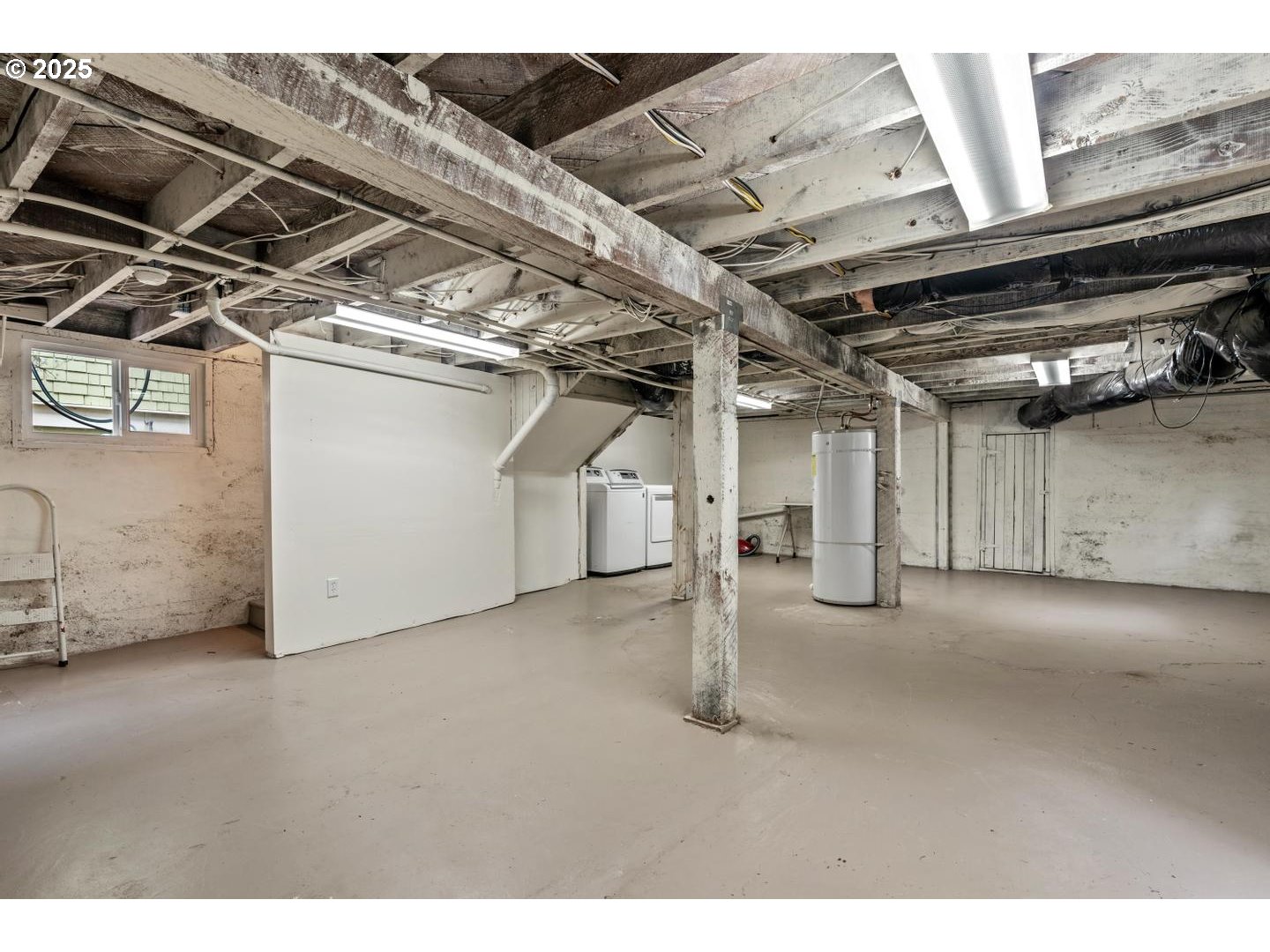 1626 Southeast 35th Avenue Portland, OR 97214 - Photo 33 of 40 a view of an empty room