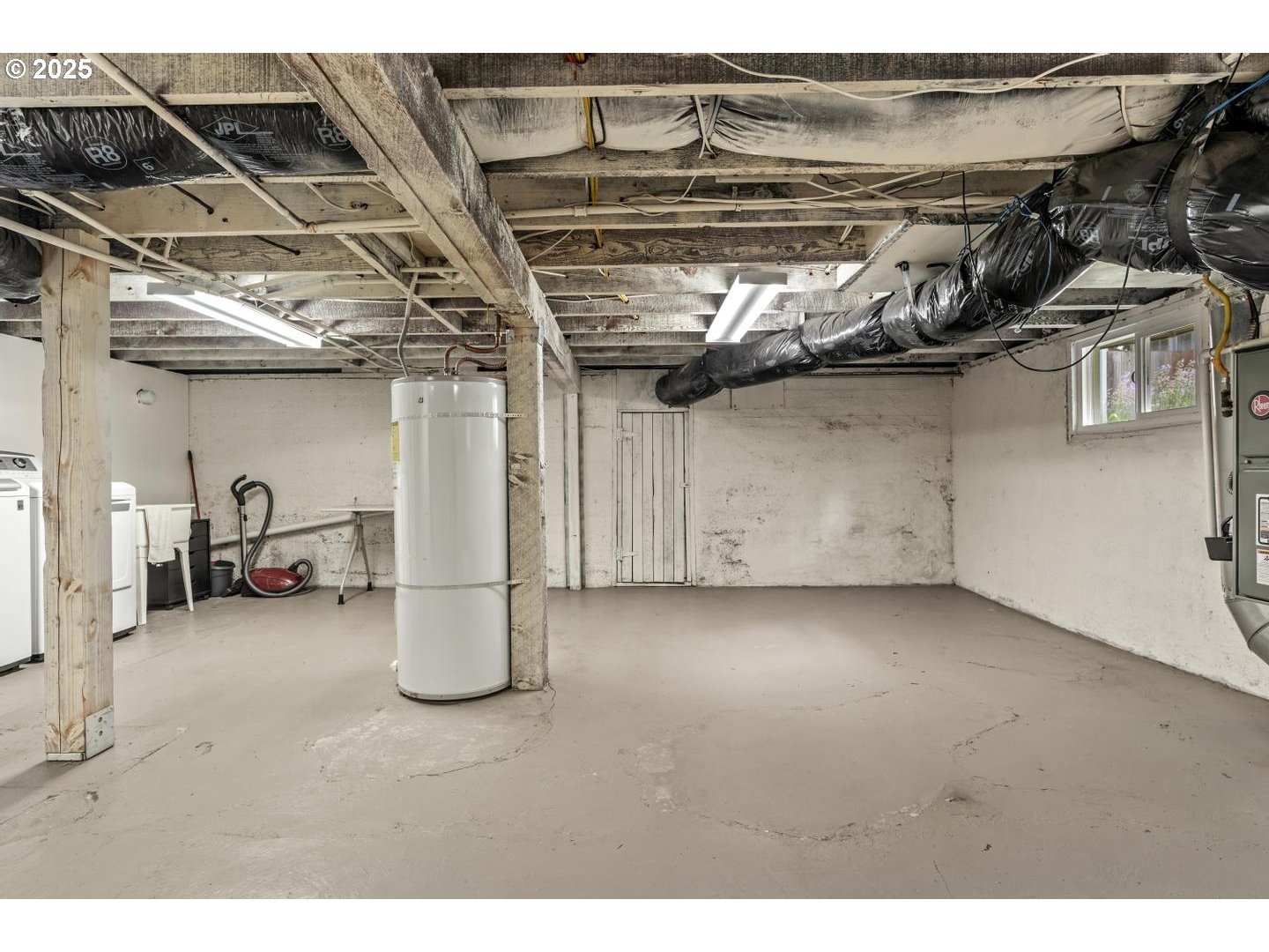 1626 Southeast 35th Avenue Portland, OR 97214 - Photo 35 of 40 a view of a room with gym equipment