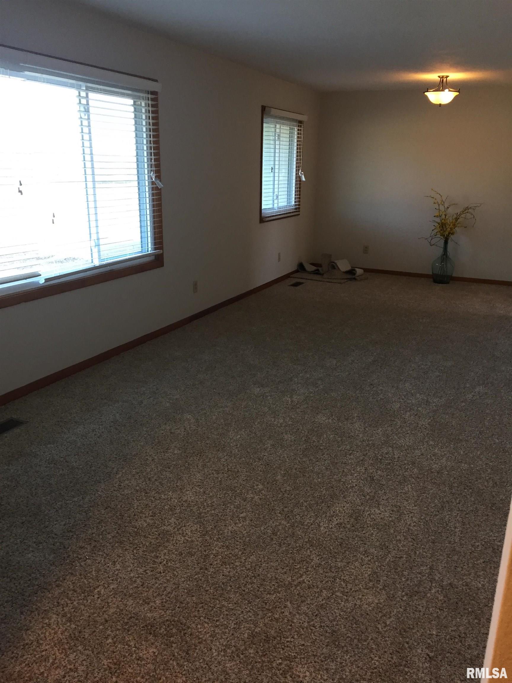 1098 Woodside Road Springfield, IL 62711 - Photo 3 of 6