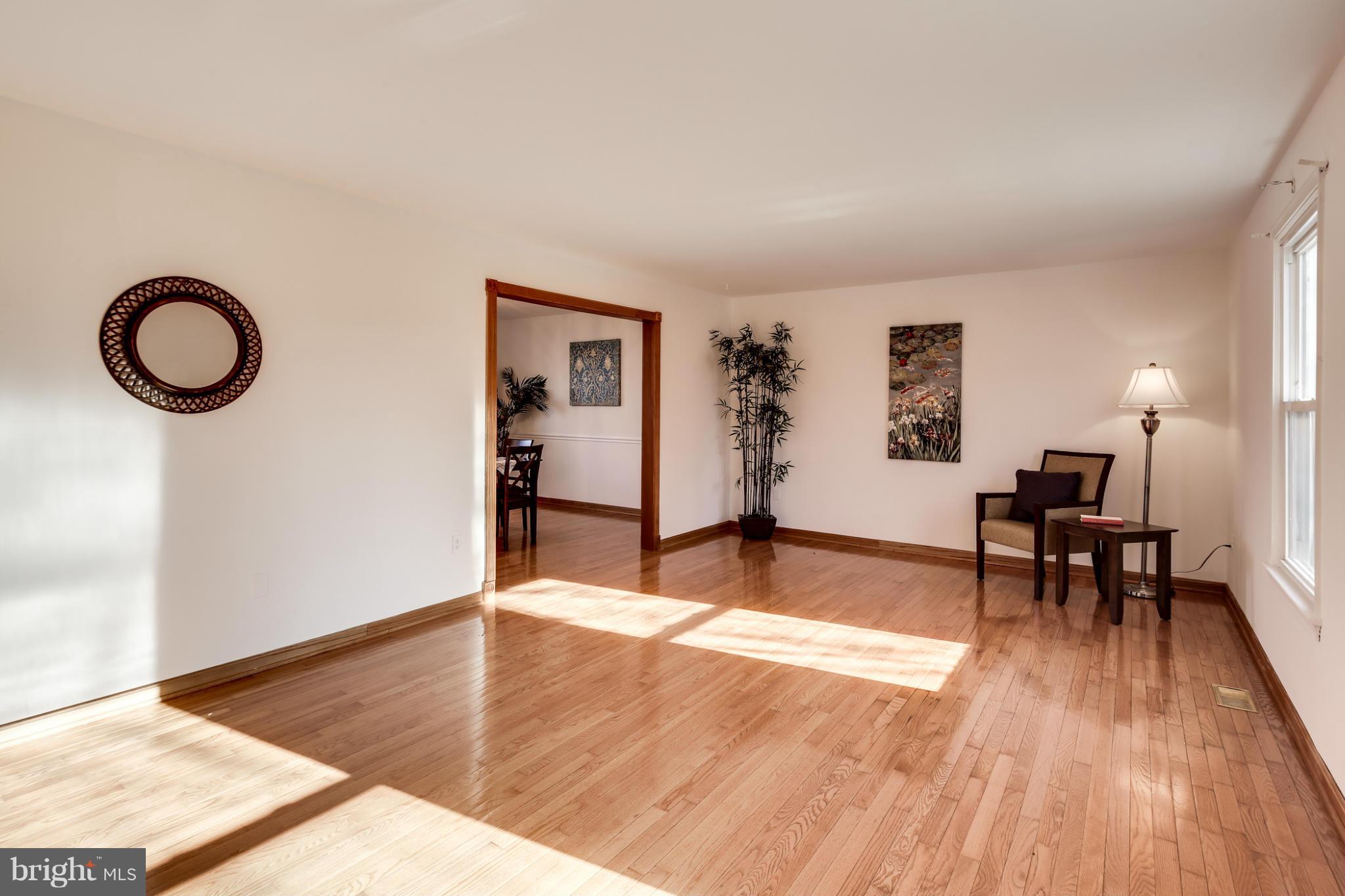10445 Sweepstakes Road Damascus, MD 20872 - Photo 4 of 30 Living Room
