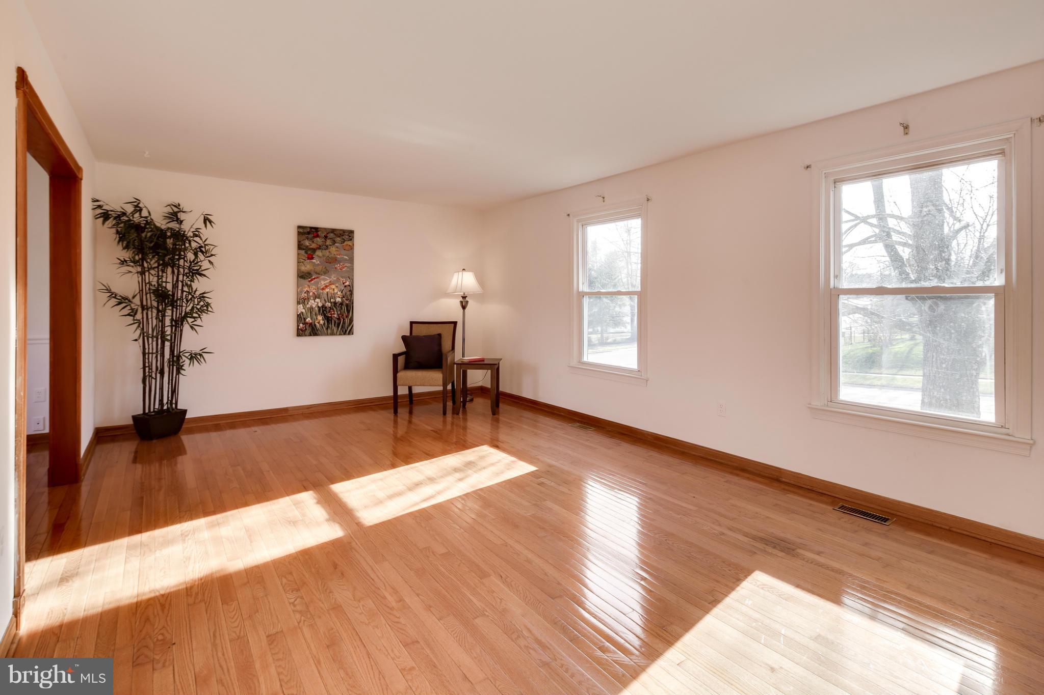 10445 Sweepstakes Road Damascus, MD 20872 - Photo 5 of 30 Living Room