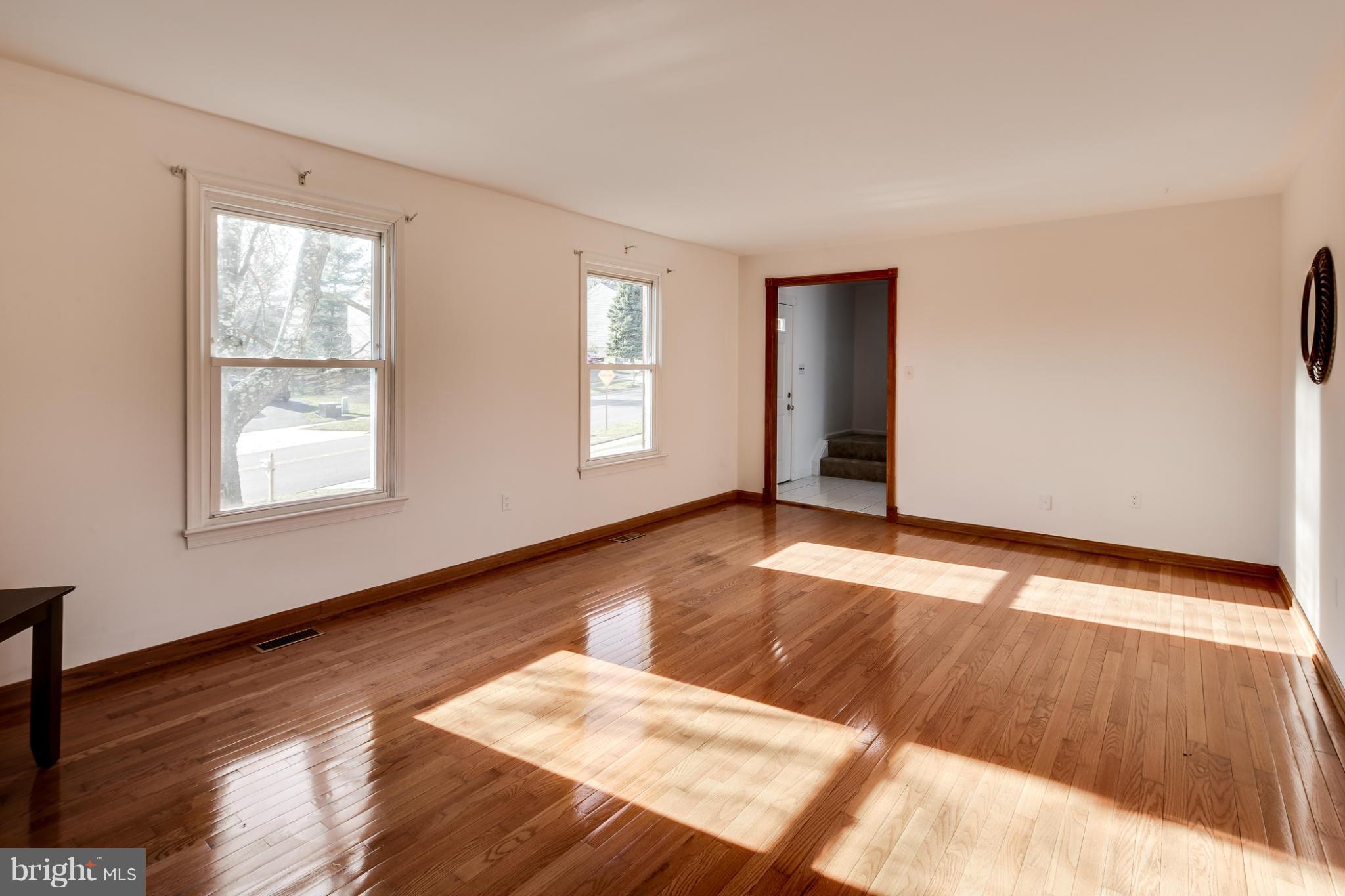 10445 Sweepstakes Road Damascus, MD 20872 - Photo 6 of 30 Living Room