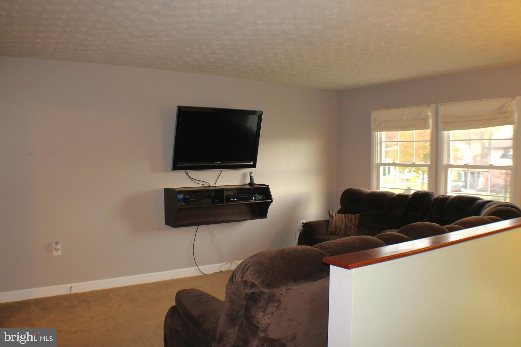 1861 Montreal Road Severn, MD 21144 - Photo 8 of 22 Living Room