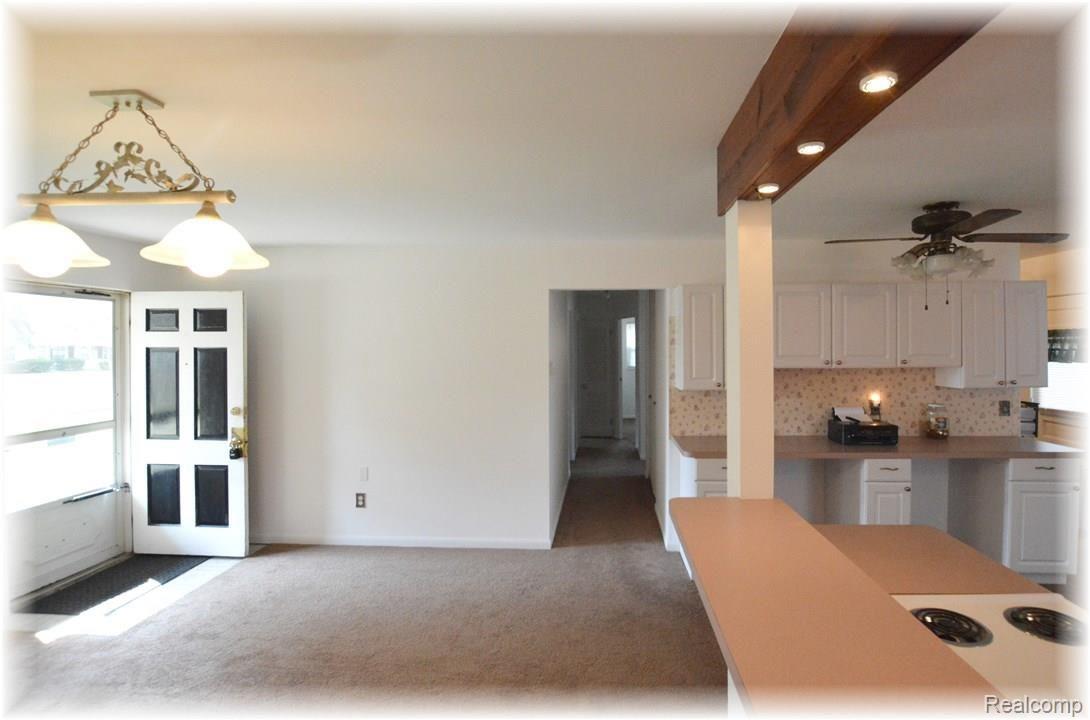 3212 Avon Manor Road Rochester, MI 48307 - Photo 7 of 41 7.jpg