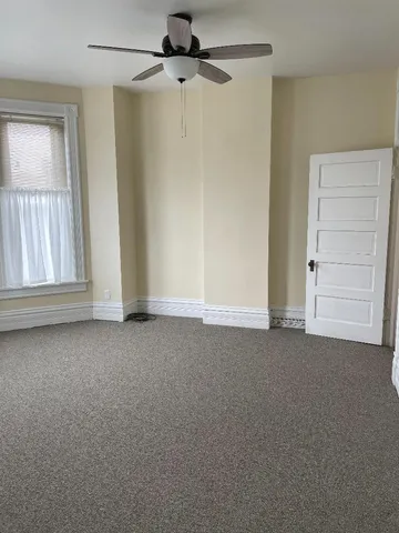 $950 | 718 1/2 Columbus Street, Unit 2, Ottawa, IL 61350