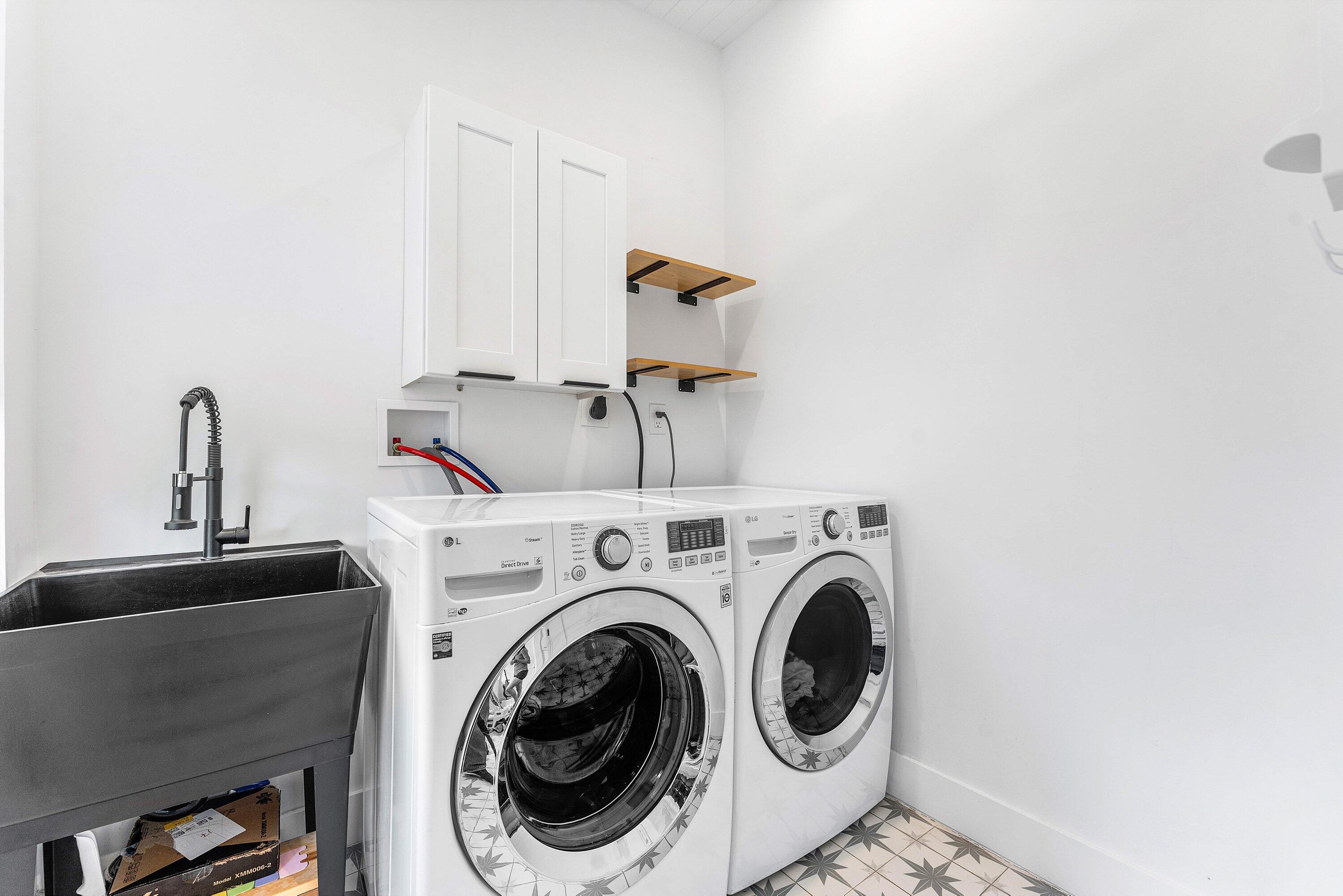 709 Southwest 9th Court Delray Beach, FL 33444 - Photo 24 of 32 a utility room with dryer and washer