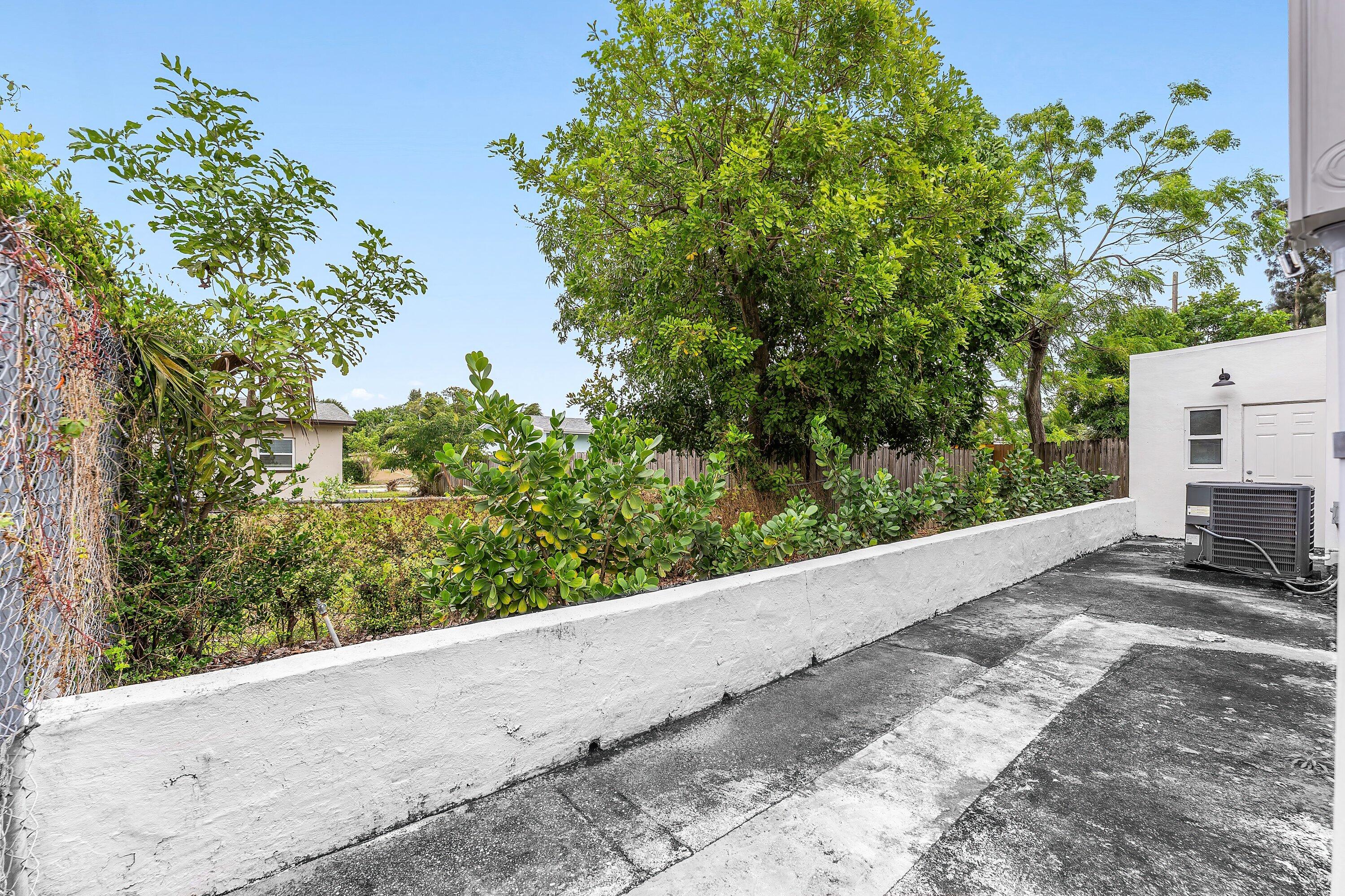 709 Southwest 9th Court Delray Beach, FL 33444 - Photo 25 of 32