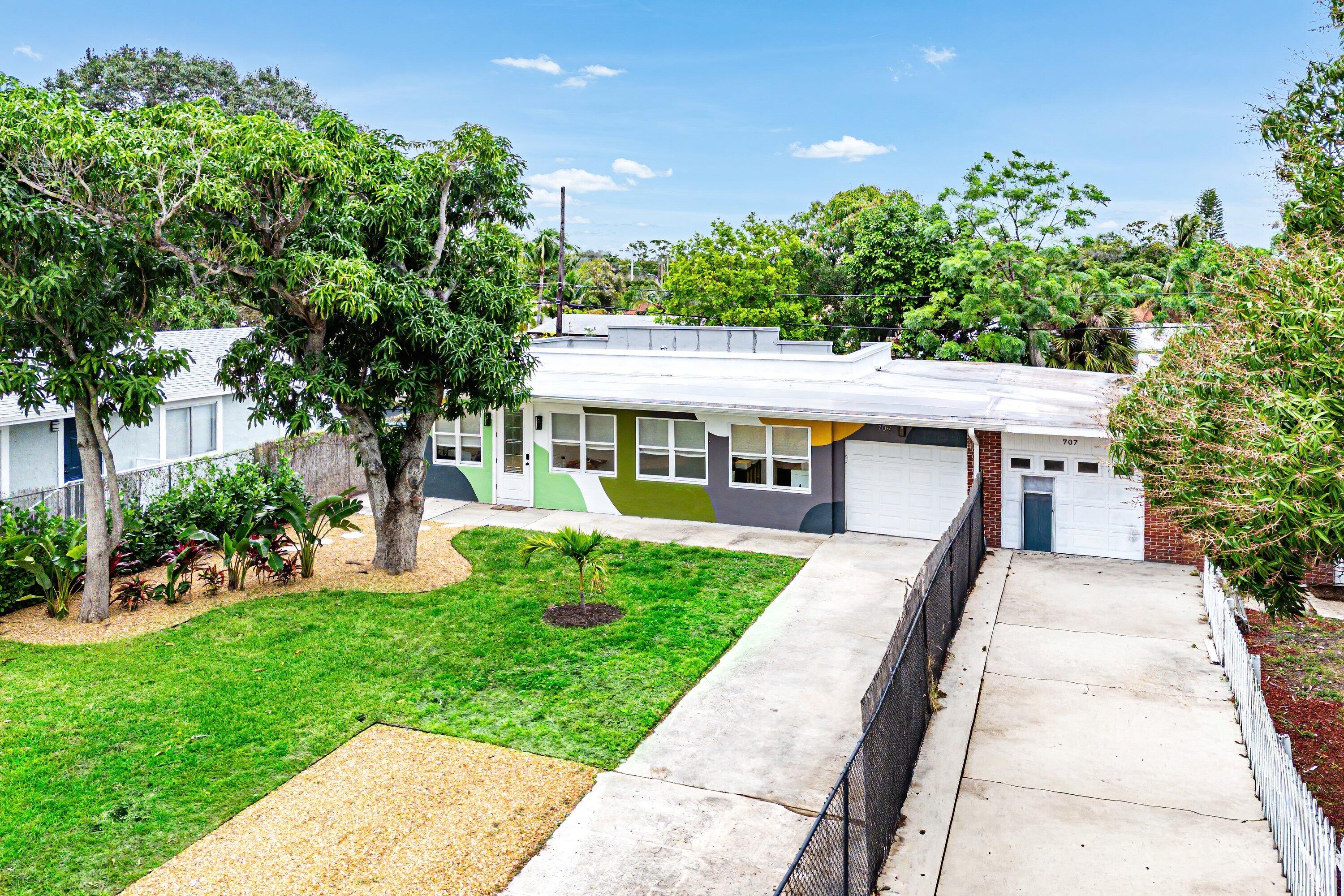 709 Southwest 9th Court Delray Beach, FL 33444 - Photo 27 of 32 a front view of a house with a yard