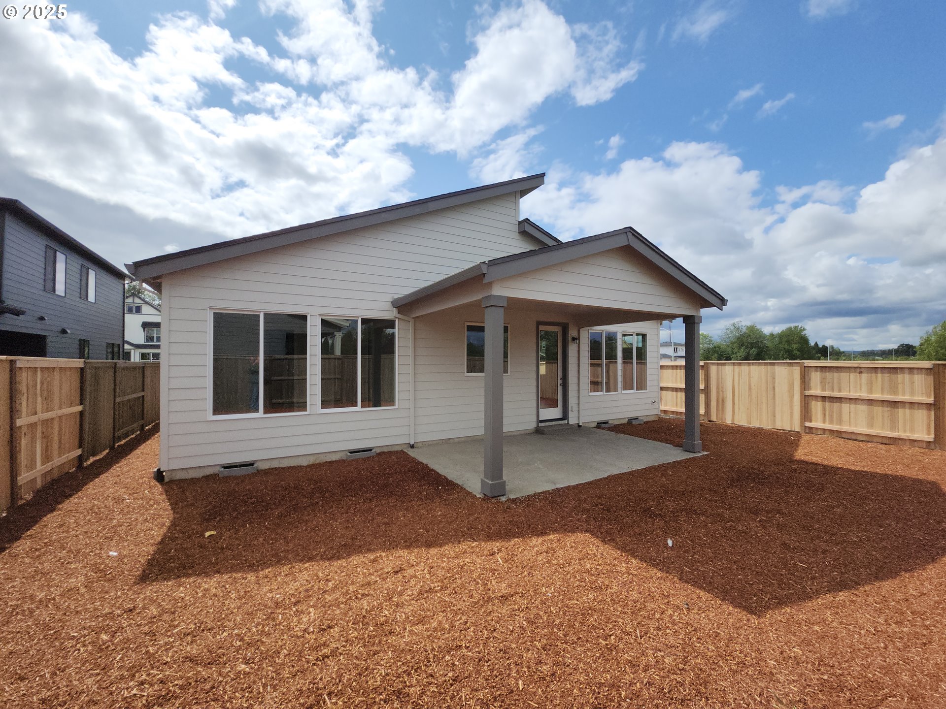 2950 Olympic Street, Unit 20 Woodburn, OR 97071 - Photo 2 of 17