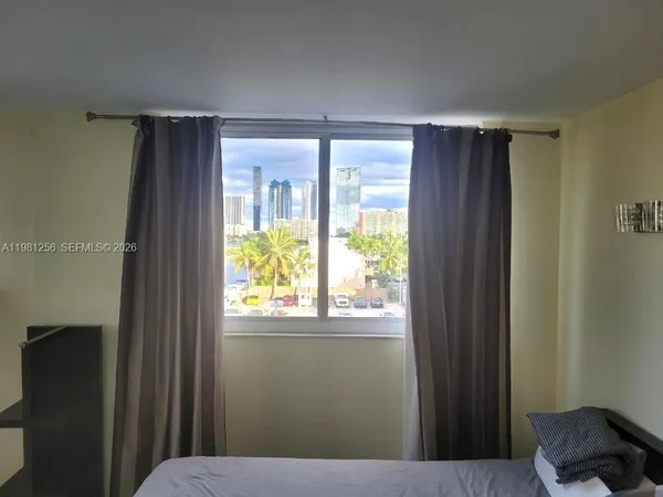 $2,900 | 3703 Northeast 166th Street, Unit 401, North Miami Beach, FL 33160