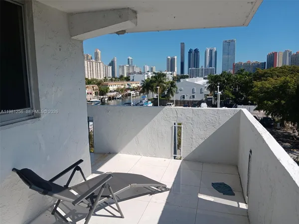 $2,900 | 3703 Northeast 166th Street, Unit 401, North Miami Beach, FL 33160
