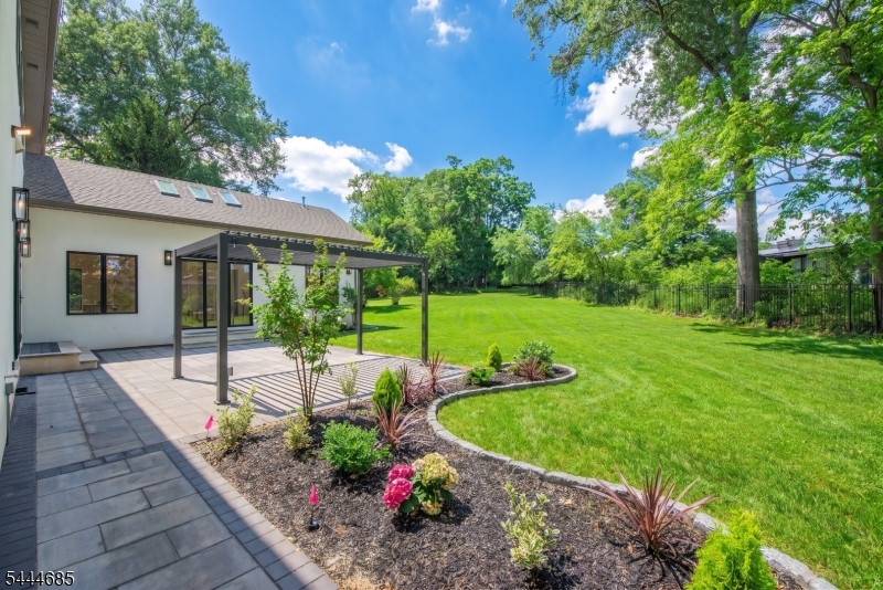 98 Haddenfield Road Clifton, NJ 07013 - Photo 49 of 50 Gallery Image 49