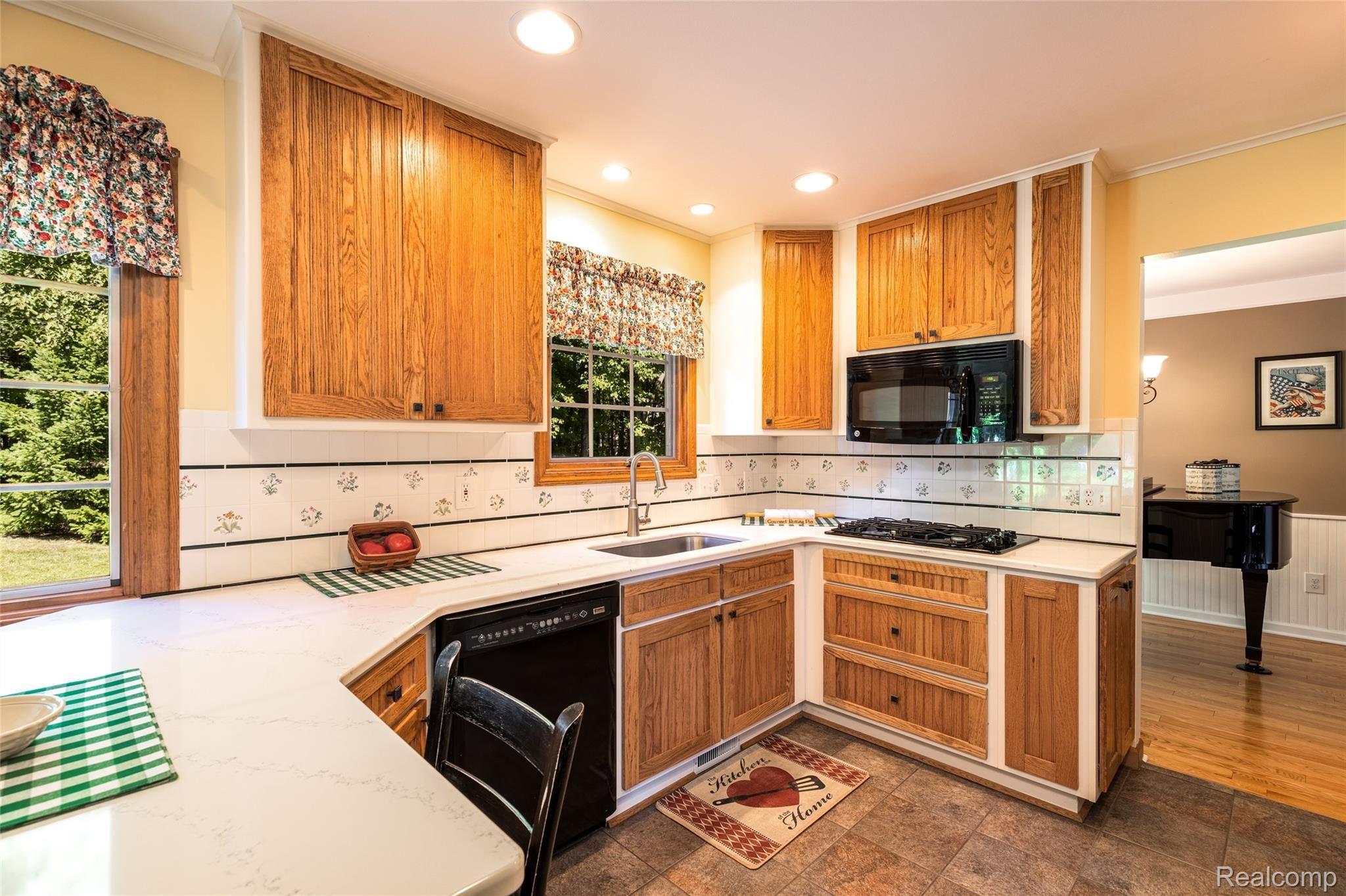 45754 Cider Mill Road Novi, MI 48374 - Photo 20 of 47 Brand New Quartz Countertops
