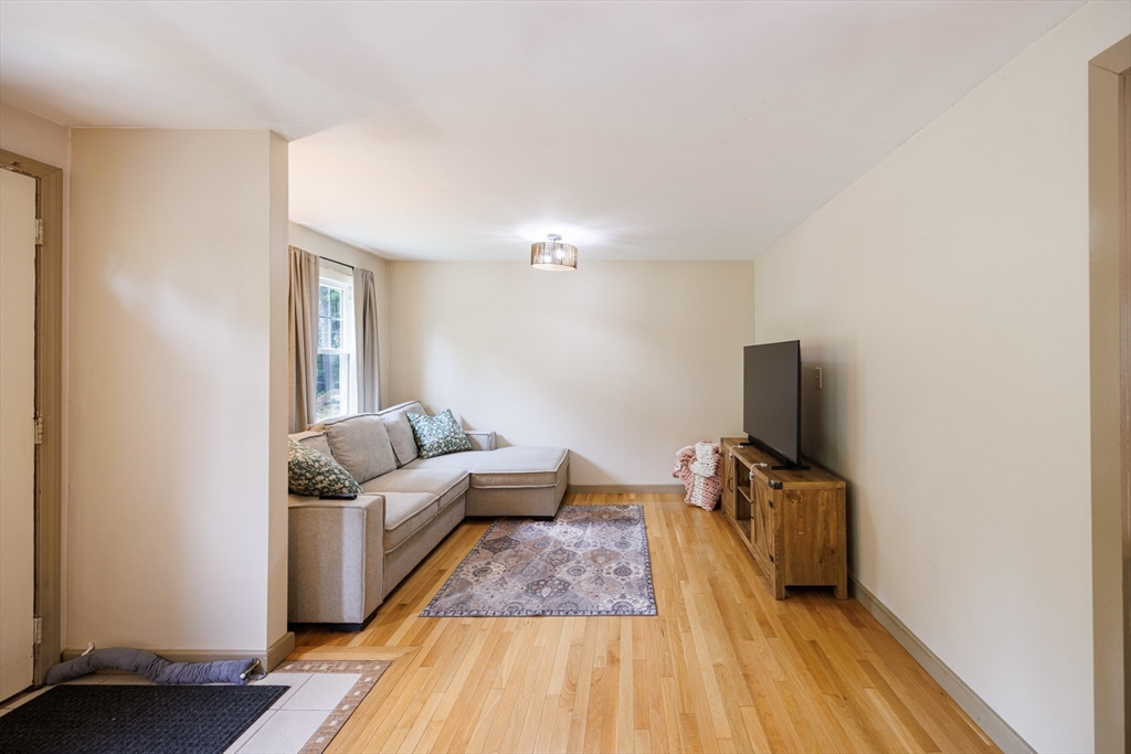 142 Squannacook Road Shirley, MA 01464 - Photo 5 of 37