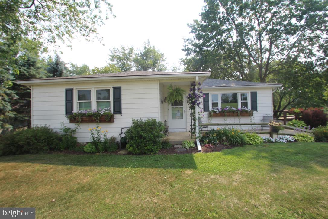 80 North Colebrook Road Manheim, PA 17545 - Photo 2 of 21