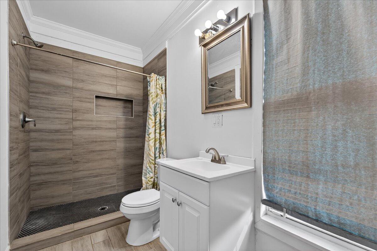 228 Laurel Avenue Goose Creek, SC 29445 - Photo 13 of 26 14-Maddie Breggia - DSC01768