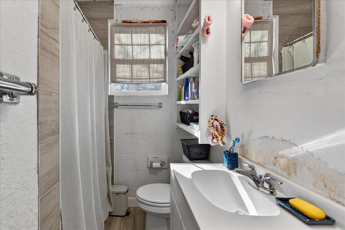 228 Laurel Avenue Goose Creek, SC 29445 - Photo 16 of 26 17-Maddie Breggia - DSC01788