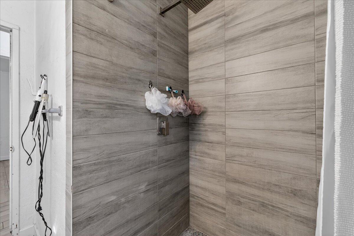 228 Laurel Avenue Goose Creek, SC 29445 - Photo 17 of 26 18-Maddie Breggia - DSC01791