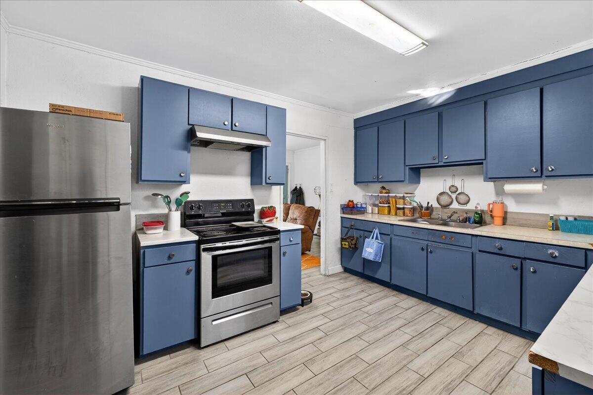 228 Laurel Avenue Goose Creek, SC 29445 - Photo 8 of 26 09-Maddie Breggia - DSC01774