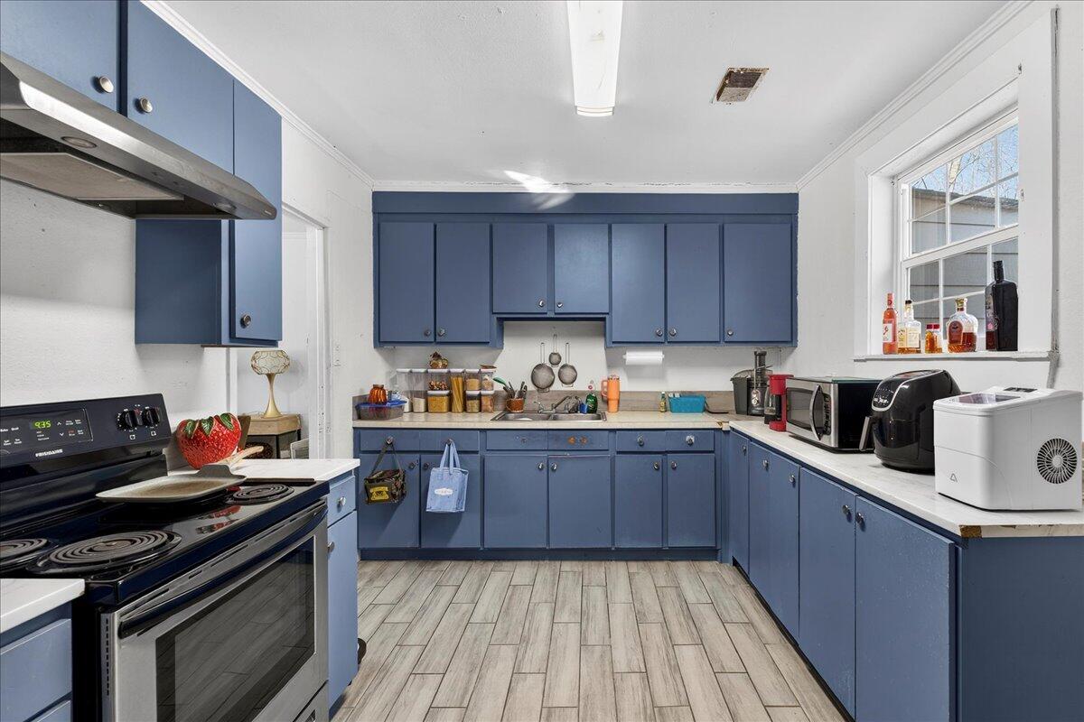 228 Laurel Avenue Goose Creek, SC 29445 - Photo 9 of 26 10-Maddie Breggia - DSC01776