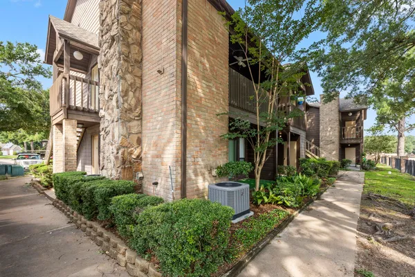 $1,750 | 12755 Mill Ridge Drive, Unit 301, Cypress, TX 77429