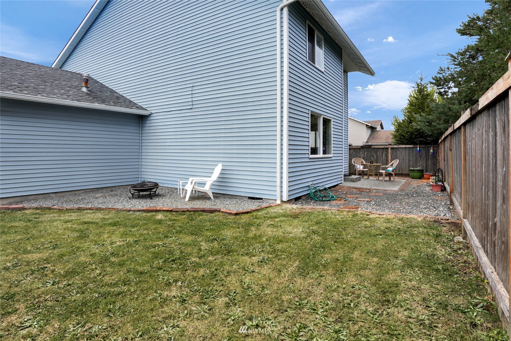 19303 Crown Ridge Boulevard Arlington, WA 98223 - Photo 27 of 30 a backyard of a house with table and chairs