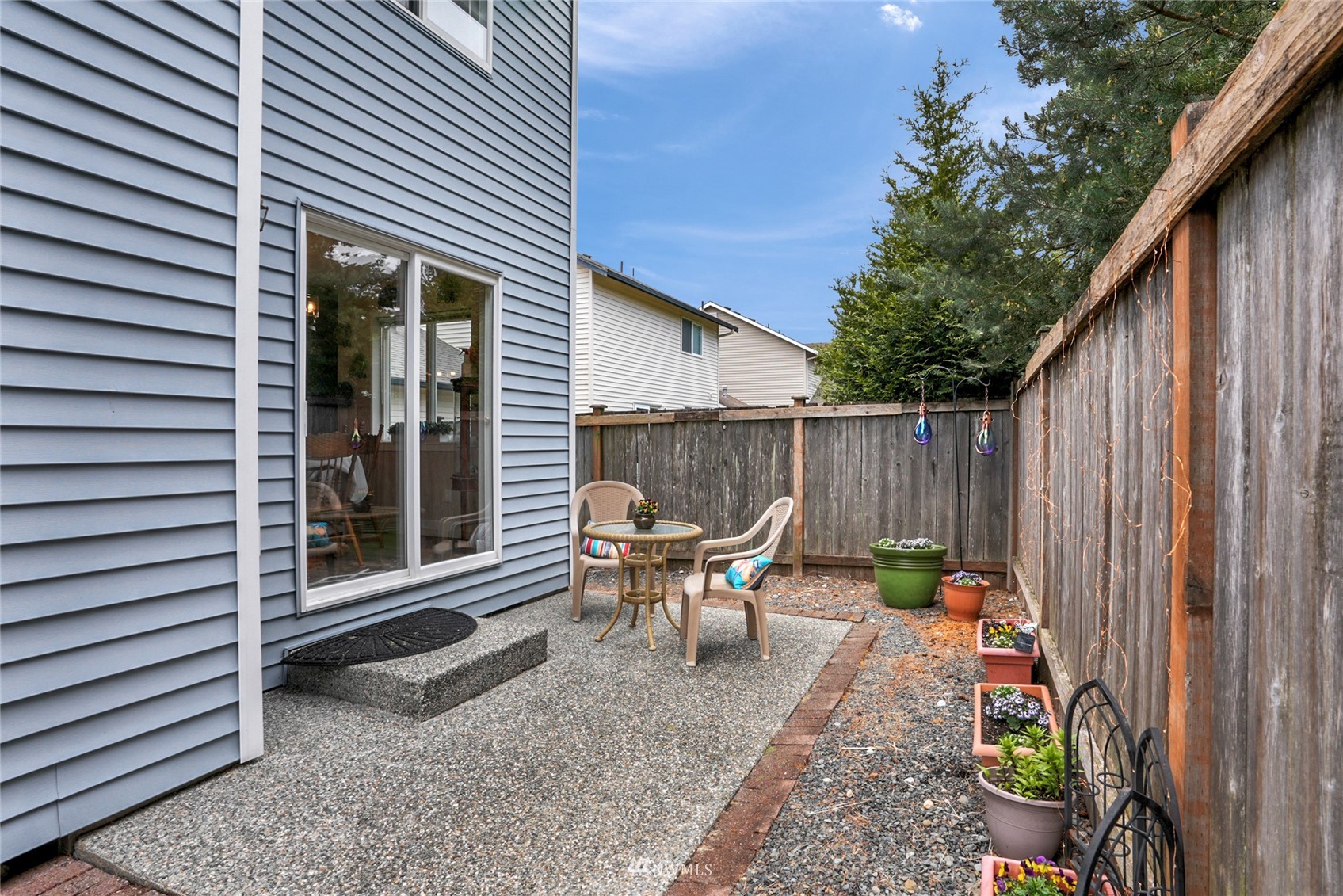 19303 Crown Ridge Boulevard Arlington, WA 98223 - Photo 28 of 30 a backyard of a house with table and chairs