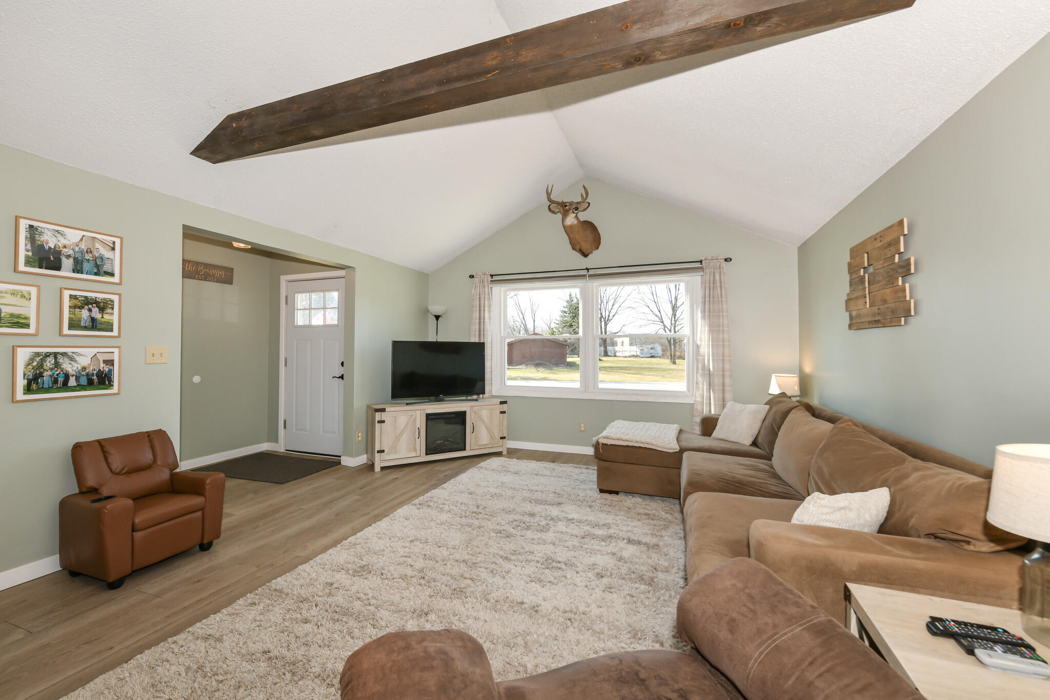 26314 Fries Lane Norway, WI 53185 - Photo 4 of 37 Spacious Great Room